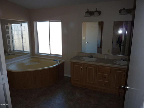 4th image of 2679 W Canyon St