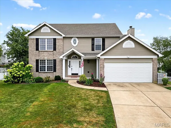 8 Monterey Ct, O'Fallon, MO 63366