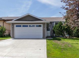 3 E Pickering Close, Sylvan Lake, AB T4S1K2
