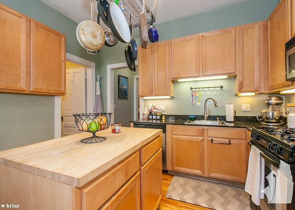 1st image of 644 W Briar Pl #1513