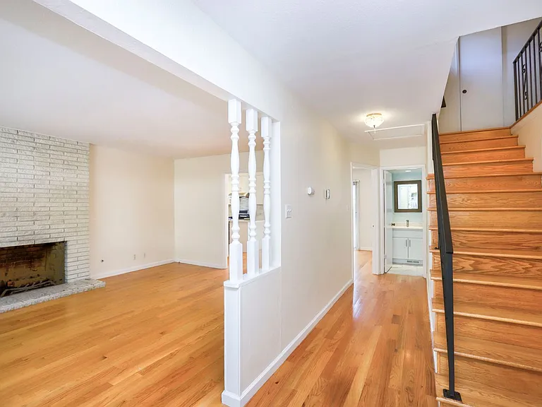264 W Oakwood Blvd — Photo 6