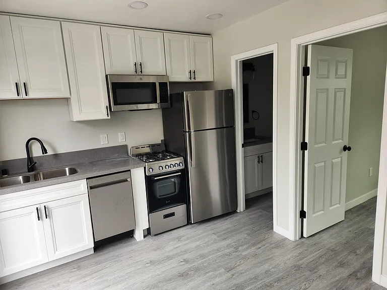 2848 Broadway #4 — Photo 5