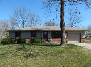 708 Hillcrest Ave, Nixa, MO 65714