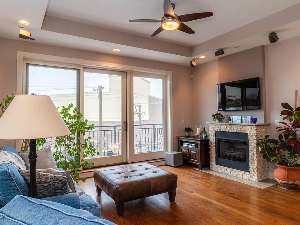 1st image of 1937 W Diversey Pkwy APT 3C