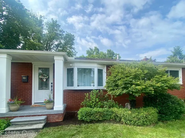 909 1st St, Rochester, MI 48307