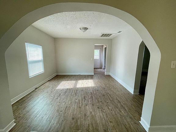 4th image of 2612 E 21st Ave