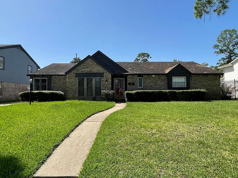 210 Black Forest Dr — Photo 2