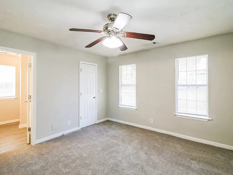 1113 Spring Creek Cir — Photo 9