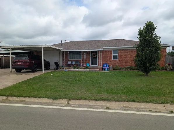 105 W Davis St, Paoli, OK 73074
