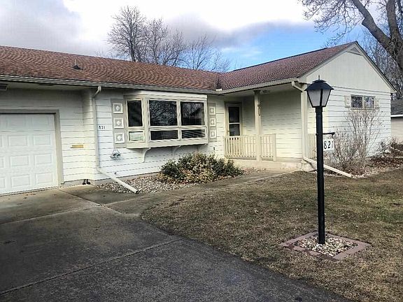 2nd image of 821 5th St SE