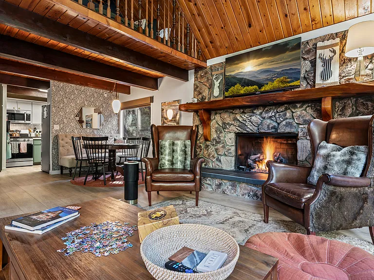 692 Sunderland Ct — Photo 9