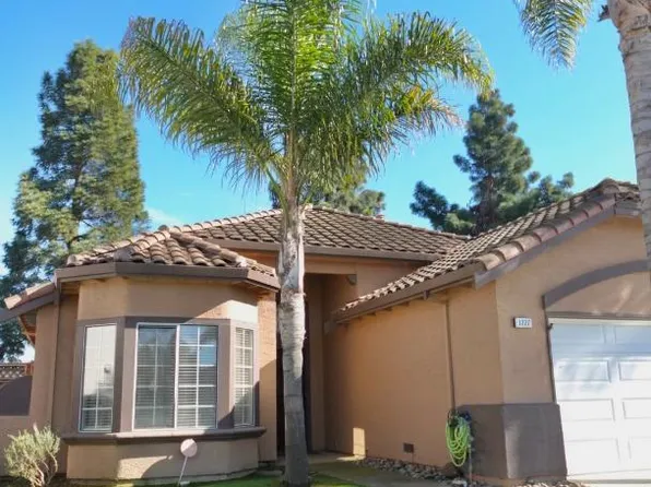 1227 De Cunha Ct, Salinas, CA 93906
