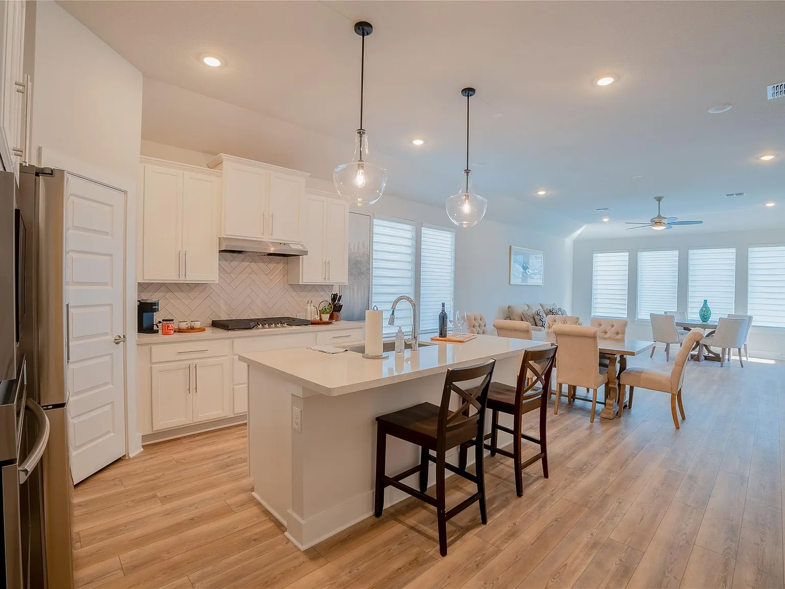 3 bed, 2.0 bath, 1809 sqft, $2,800 — Photo 4