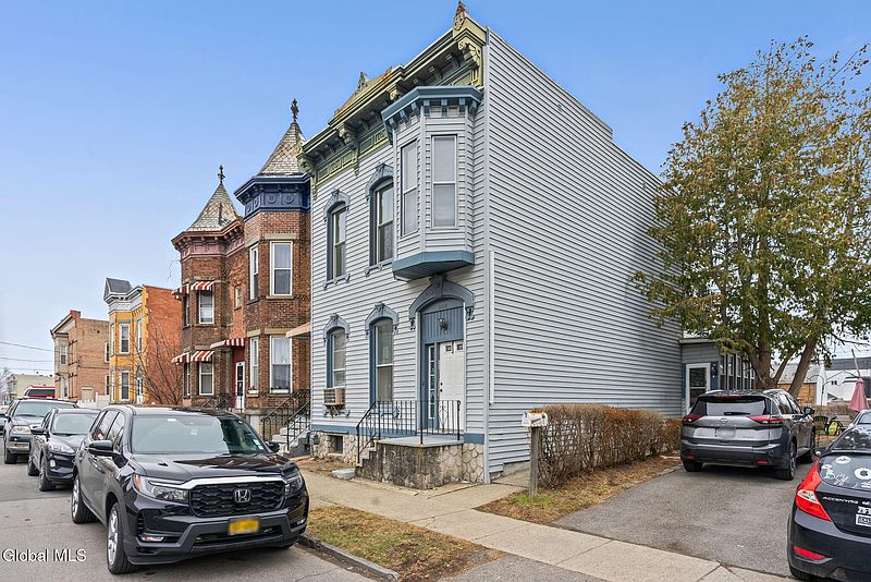 2nd image of 2128 3rd Avenue