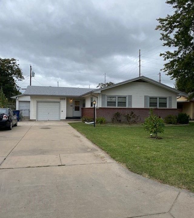 1st image of 1106 W Casado St