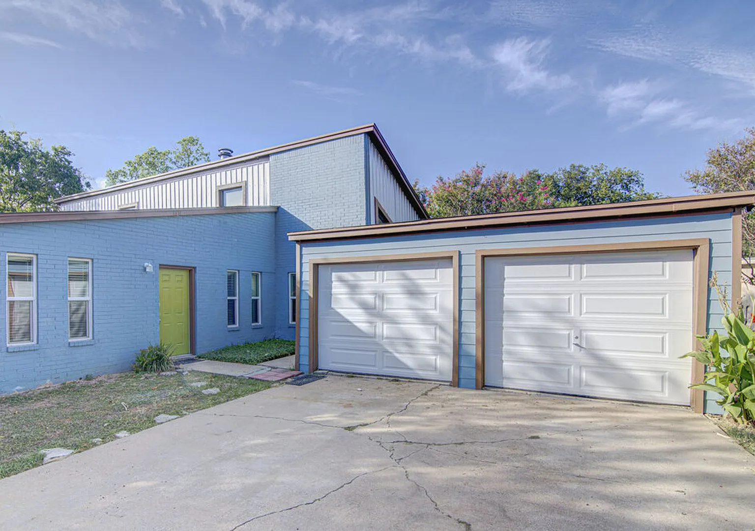 1807 Briar Hill Dr — Photo 2