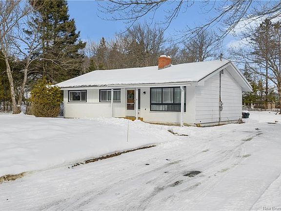 2nd image of 15 Forest Rd