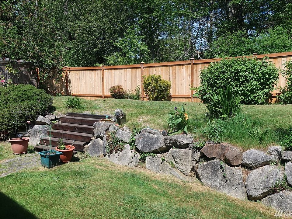 2nd image of 2909 48th St NE