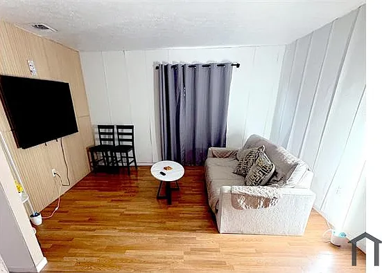 2 bed, 827 sqft, $1,500 — Photo 3