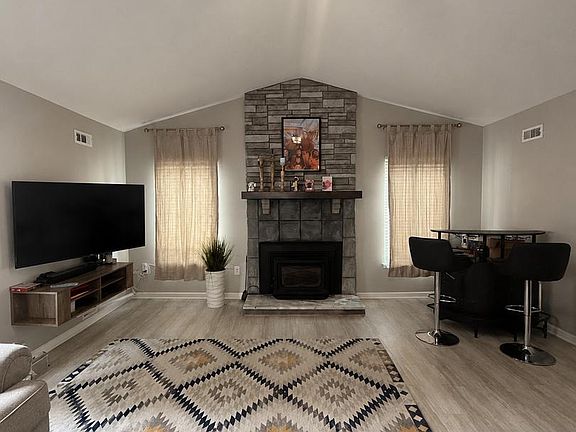 2nd image of 21 Chandler Ln
