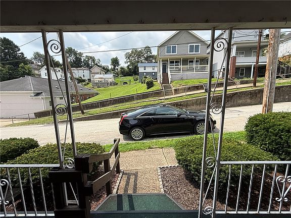 3rd image of 808 Meadow Ave