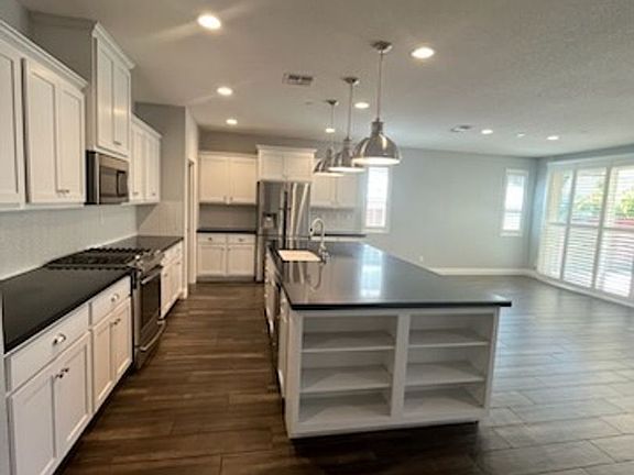 4th image of 363 Water Lily Cir
