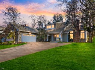 39 Gatehouse Rd, Bedminster, NJ 07921