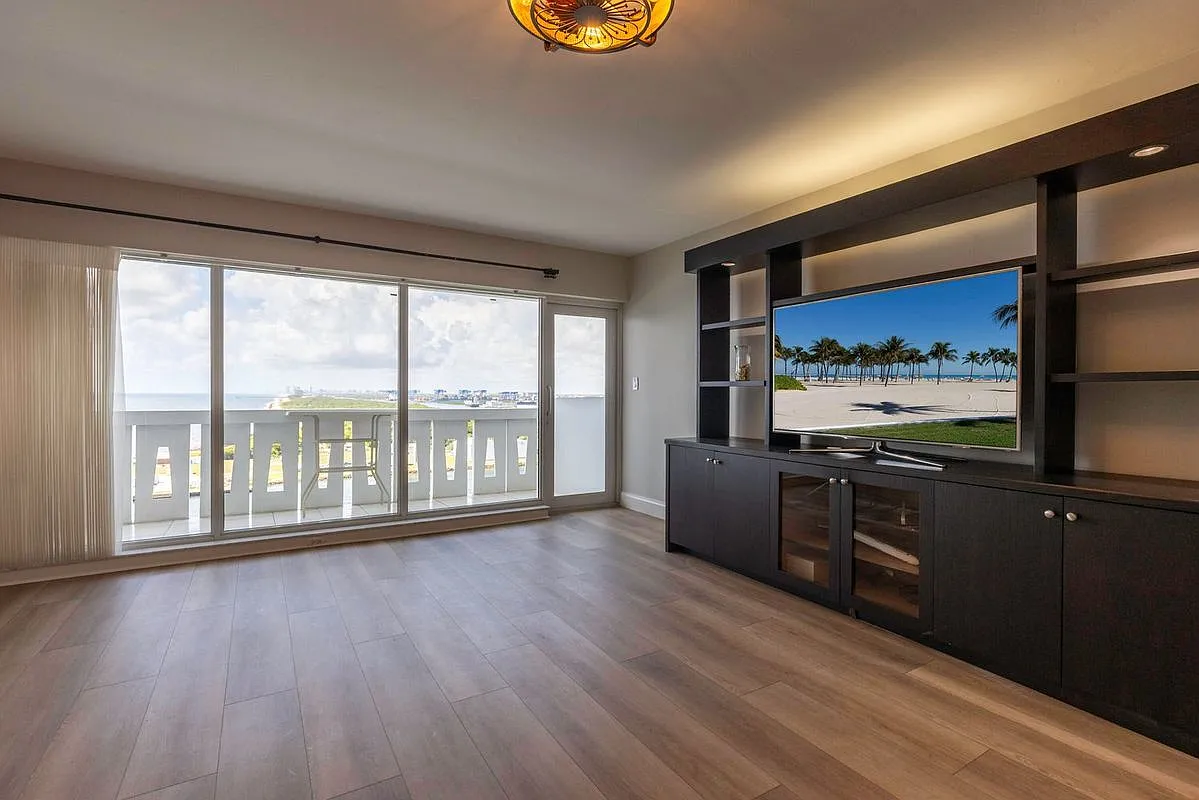 1 bed, 1.0 bath, 900 sqft, $3,250 — Photo 1