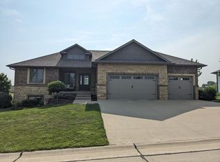 650 Amara Ct, Peosta, IA 52068