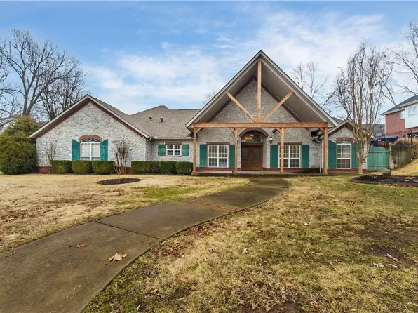 108 NW O St, Bentonville, AR 72712