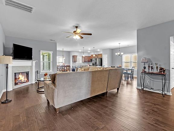 5th image of 741 Robinson Dr