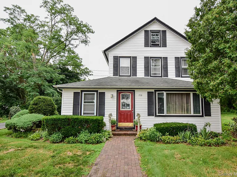 376 Terryville Rd — Photo 1