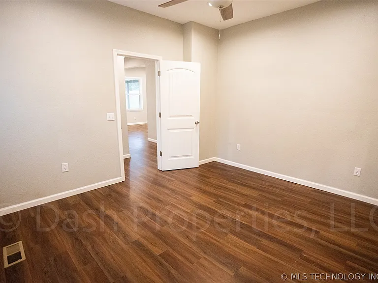 821 S Quaker Ave — Photo 32