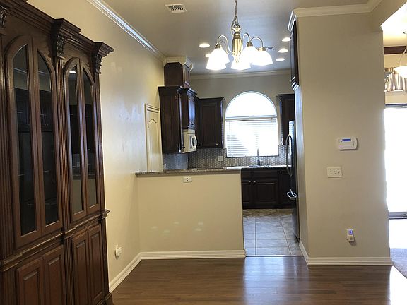 4th image of 716 Hedgewood Dr