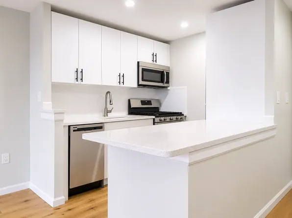 829 Greenwood Avenue image 1 of 18