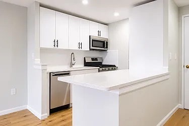 829 Greenwood Avenue, #5B