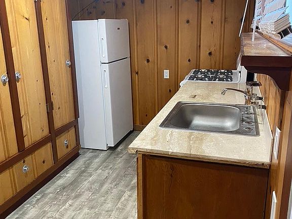 4th image of 1081 Cherry Ave #A