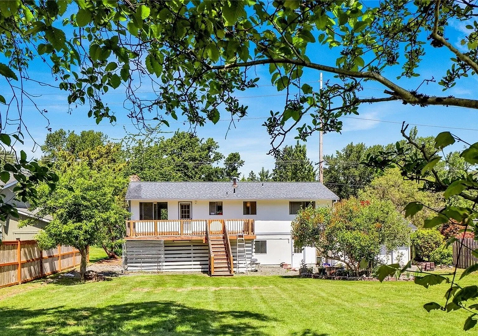 Spacious 4 Bedroom, 2 Bathroom Home — Photo 4