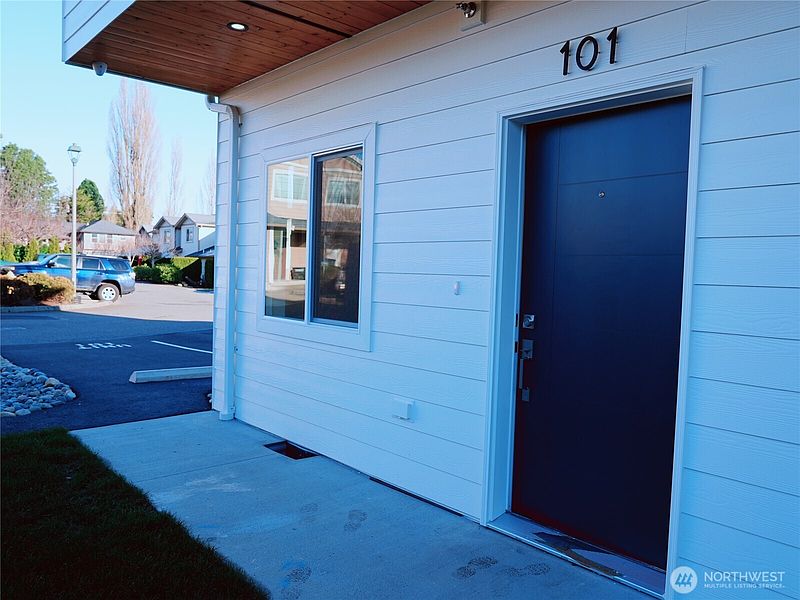 4th image of 2155 Siddle Loop #101