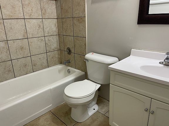 4th image of 4643 Clyde Ave #1C