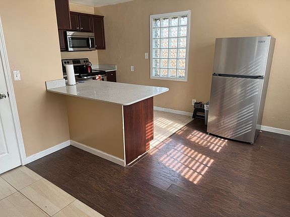 5th image of 1001 NE 14th St #A
