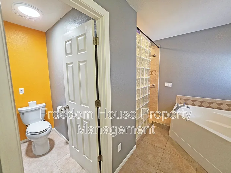 111 Mondale Ct — Photo 47