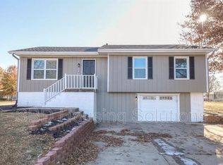 2101 Stacy Rd, Harrisonville, MO 64701