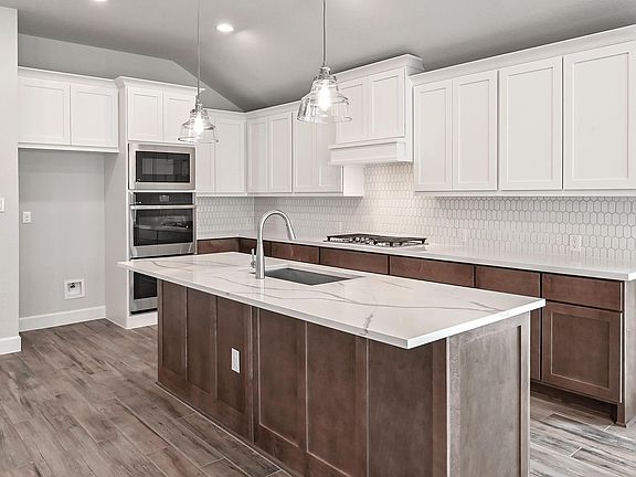 3rd image of 716 Alta Circle