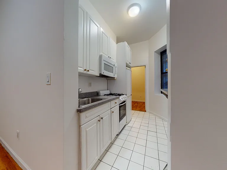 711 2nd Ave #1C — Photo 5