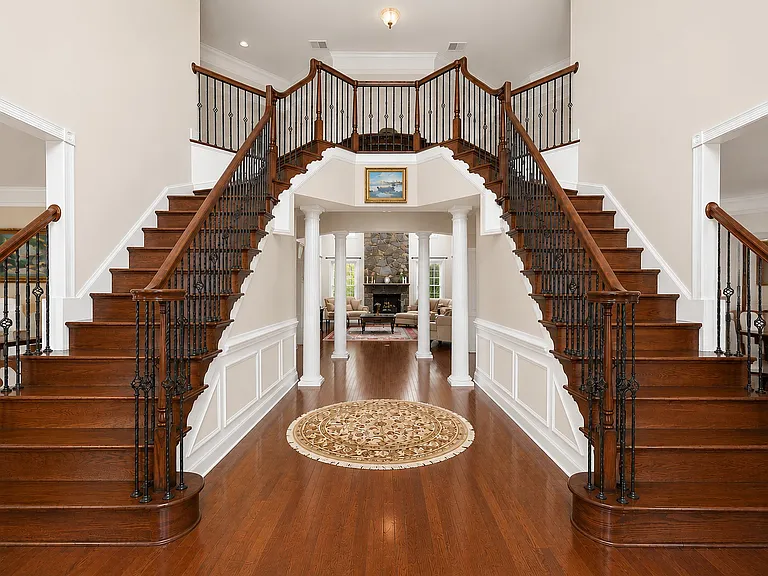 15000 Barlow Dr — Photo 1