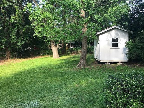 4th image of 1010 Pecan Dr
