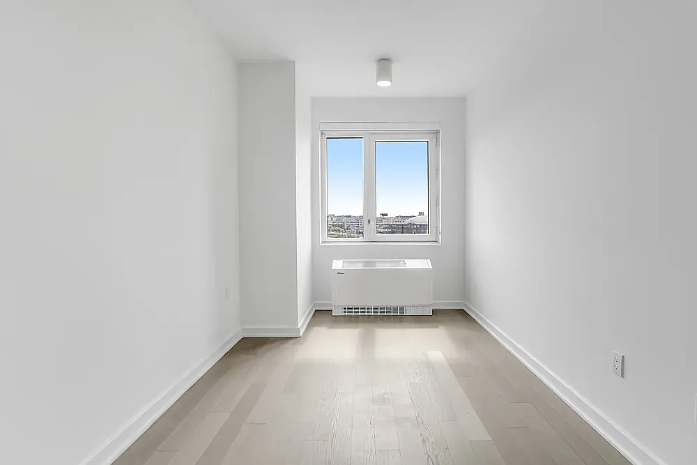 29-22 Northern Boulevard — Photo 1