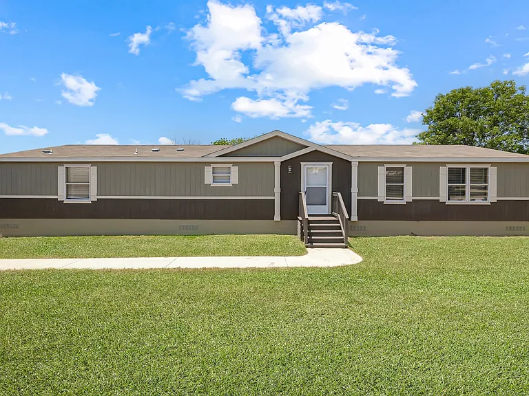 105 Jordan Dr — Photo 1