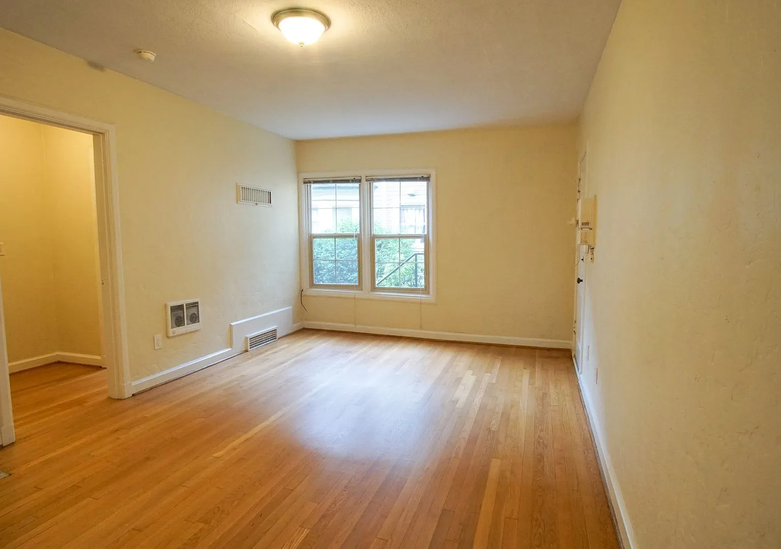 Dreamy Studio Just off 23rd Ave Available Now! — Photo 3